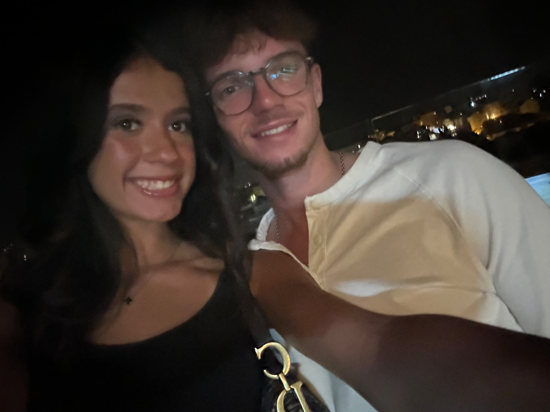 Selfie à noite, só nós os dois ♥