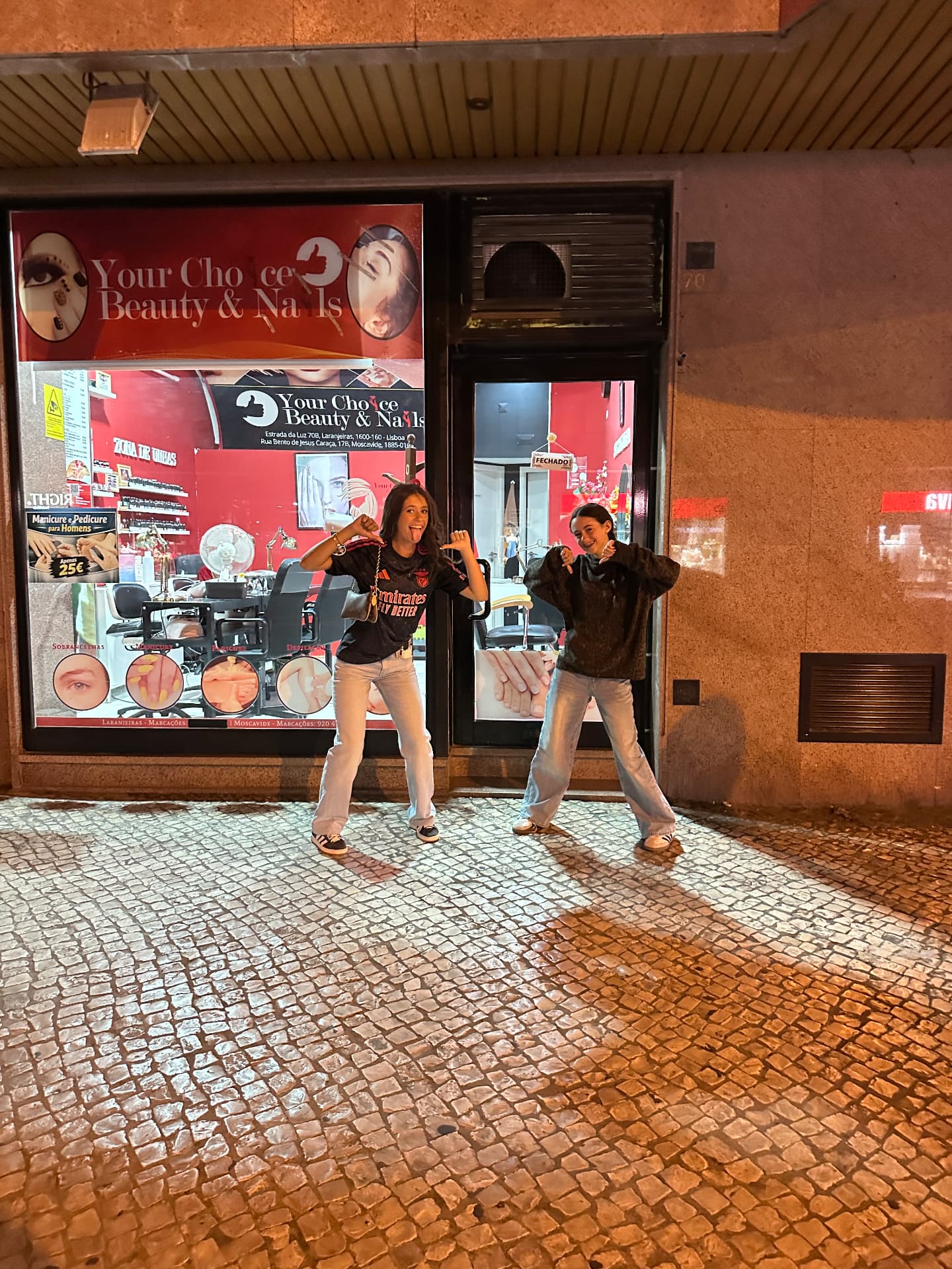 Poses na rua depois do Benfica