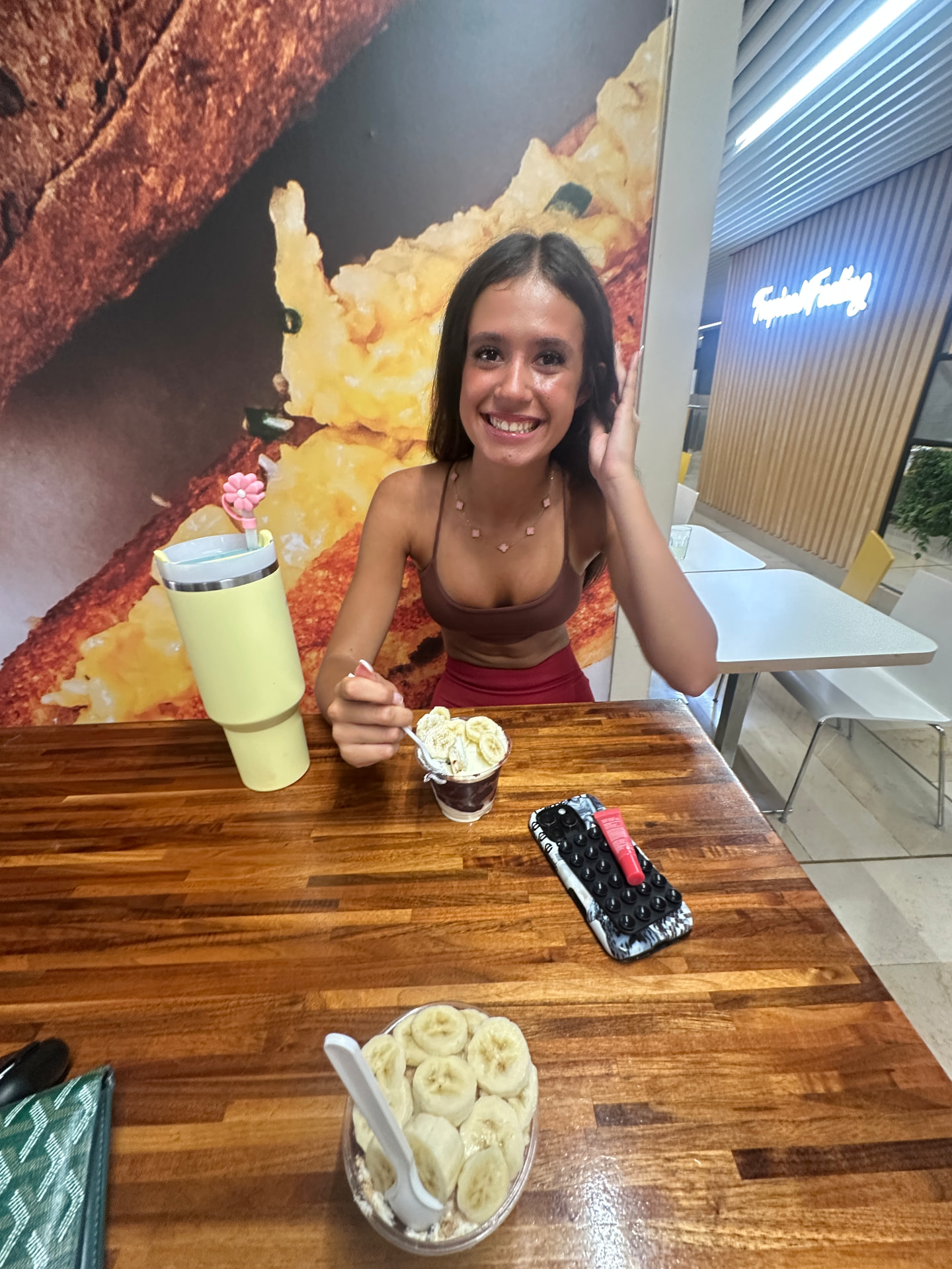 Açaí com banana, duas baleias felizes