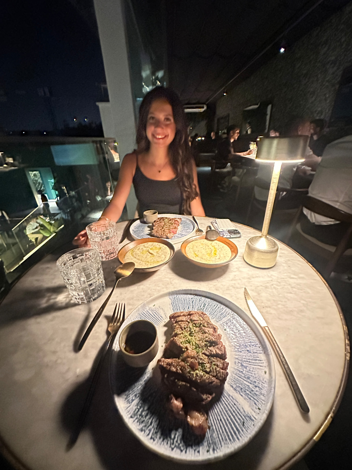 Jantar romântico com esse sorriso lindo